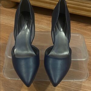 Bandolino Women's Dark Blue Pointed Heels